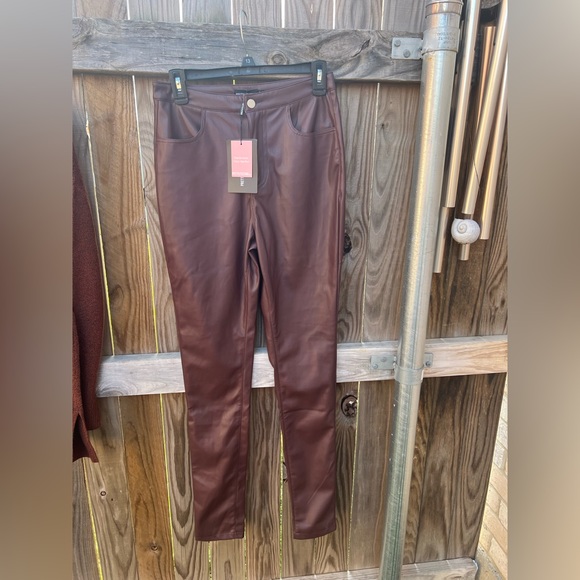 Pretty Little Thing brown faux leather pants - Picture 5 of 10